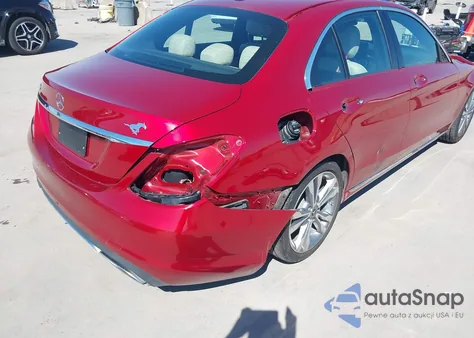 2018 Mercedes-Benz C 300 z USA, uszkodzony, nr VIN 55SWF4JB2JU256657